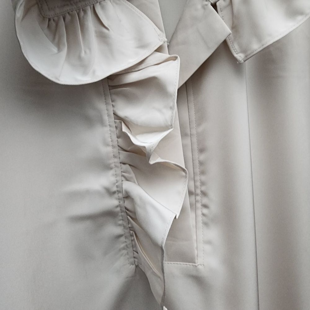 H&M Flounce-Collared Blouse - Picture 15 of 16